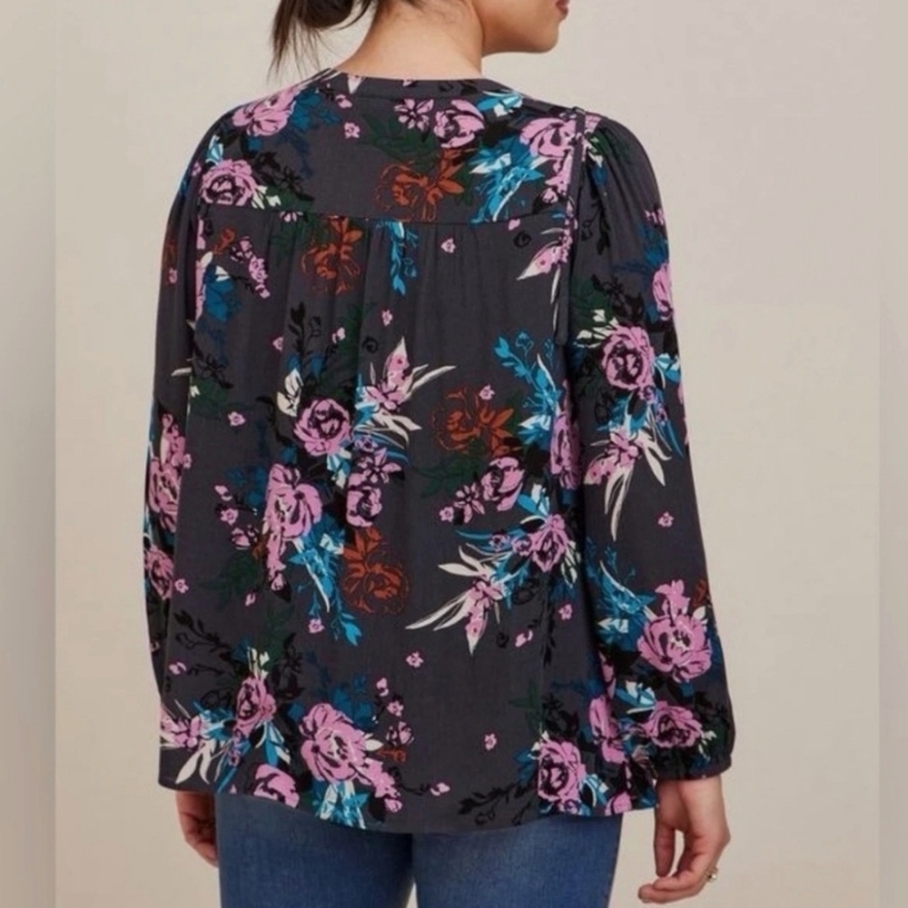 Torrid Deep Gray Floral Button-Up Blouse Size 2 (2X) - Picture 2 of 10